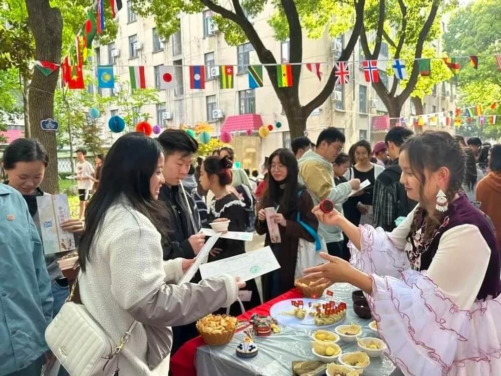 上海財(cái)經(jīng)大學(xué)研究生國(guó)際文化街活動(dòng)