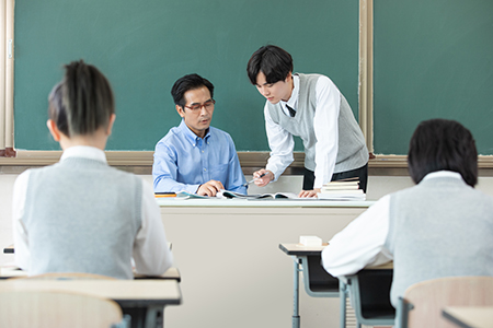 報考中央民族大學在職研究生可以免試入學嗎？