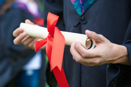 香港嶺南大學國際博士證書