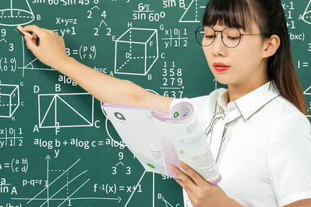 本科無學(xué)位可以報考新媒體經(jīng)濟與管理高級研修班嗎