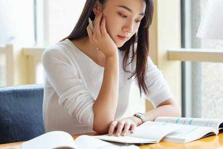 經(jīng)濟學(xué)國際博士就業(yè)前景如何 經(jīng)濟學(xué)國際博士就業(yè)前景如何