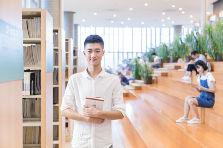 中央財經大學MEM是在職學習嗎