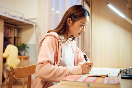 西班牙巴塞羅那大學國際碩士報名及考試時間