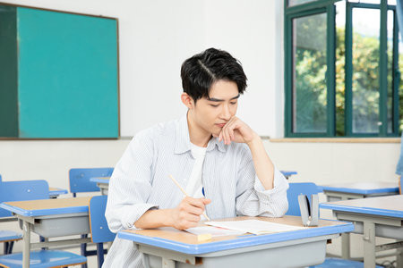 2025年報考南京航空航天大學金融專碩需要滿足什么條件？