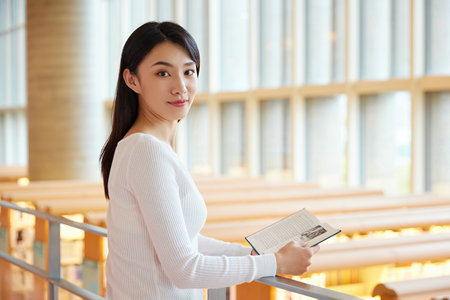 法國高等科學(xué)技術(shù)與經(jīng)濟（ISTEC）商業(yè)學(xué)院國際博士報考條件