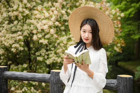 西班牙內(nèi)布里哈大學(xué)在哪里報名？