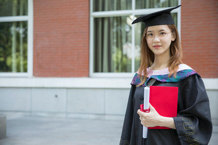 報考職業(yè)經(jīng)理高級研修班需要多少錢，學(xué)費(fèi)貴嗎？