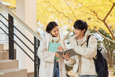 報考廣播電視學(xué)高級研修班需要多少錢，學(xué)費(fèi)貴嗎？