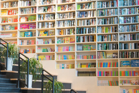 英國威爾士三一圣大衛(wèi)大學(xué)在哪里報名？