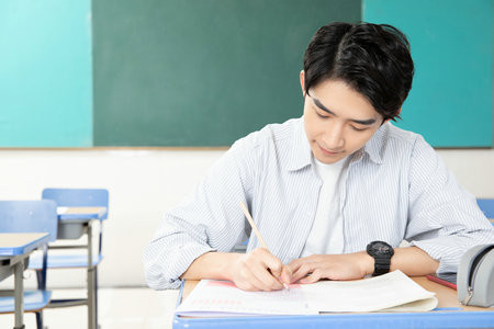 魯迅美術學院非全日制研究生報考條件2025年