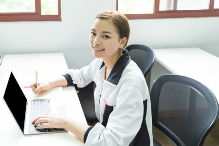 長江商學(xué)院同等學(xué)力申碩報名入口2025年