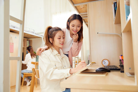 西班牙內布里哈大學國際博士考試科目