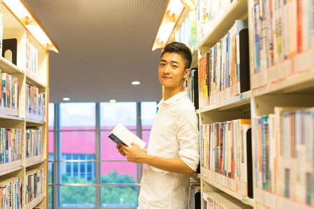 安徽財(cái)經(jīng)大學(xué)MPA考試成績(jī)?nèi)绾尾樵?xún)？