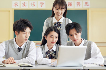 新疆師范大學非全日制研究生分數線在哪里看？