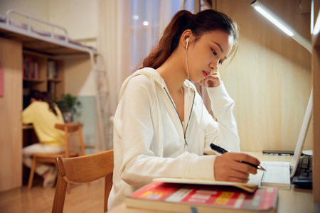 滿足什么條件才能參加天津財(cái)經(jīng)大學(xué)EMBA的調(diào)劑？