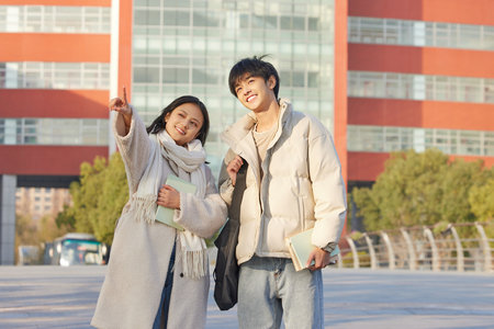 英國愛丁堡龍比亞大學招生時間安排