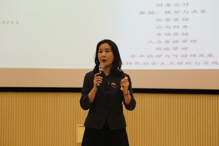 MBA教育中心副主任賈曉菁 MBA教育中心副主任賈曉菁