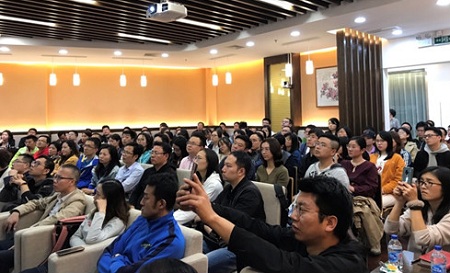 聽演講會的學員 聽演講會的學員