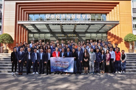 上海交大泰安經(jīng)管學(xué)院合照