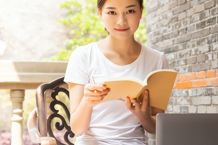 長江商學(xué)院EMBA招生條件