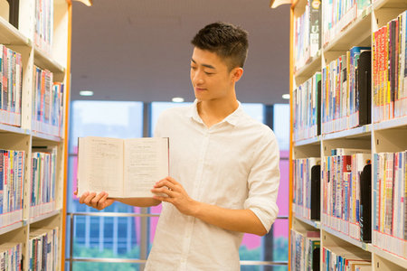 上海財經大學新聞學在職研究生是免試入學嗎