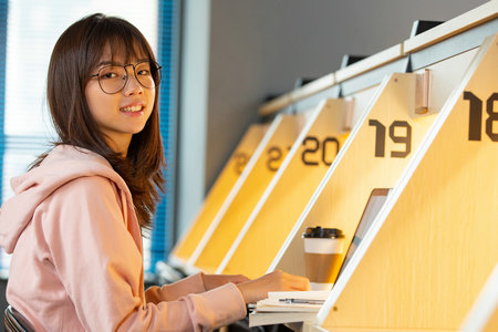 英國華威大學(xué)國際博士畢業(yè)證書 英國華威大學(xué)國際博士畢業(yè)證書