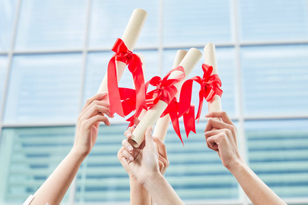 馬來西亞思特雅大學(xué)國際博士招生時間