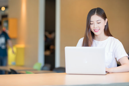 加拿大女王大學(xué)中外合辦報(bào)考條件